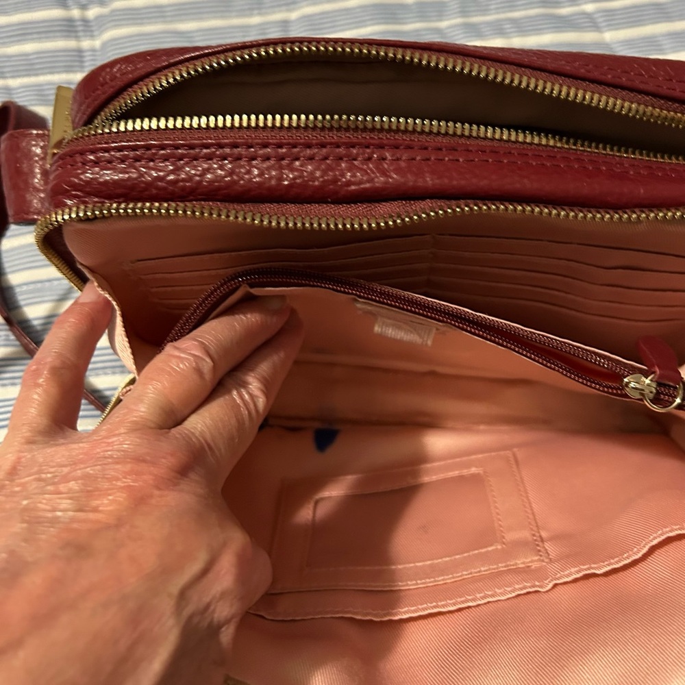 Levenger Burgundy Leather Crossbody ~ good condition! - Picture 6 of 12